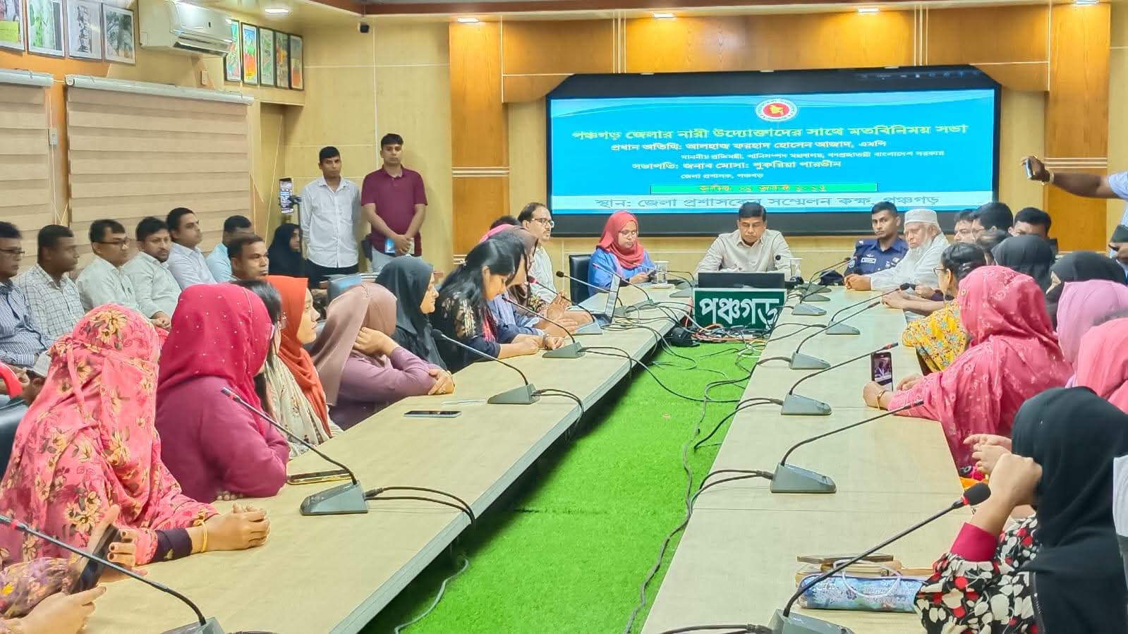 পঞ্চগড়ের নারী উদ্যোক্তাদের এগিয়ে নিতে  প্রতিমন্ত্রীর ফরহাদ হোসেন আজাদের অঙ্গীকার