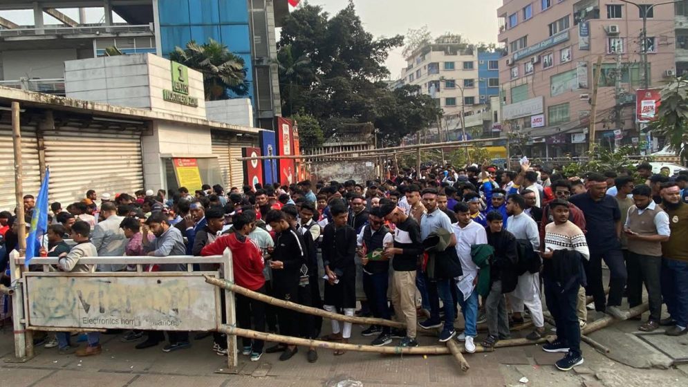 বিপিএল ফাইনালে সমর্থকদের ঢল