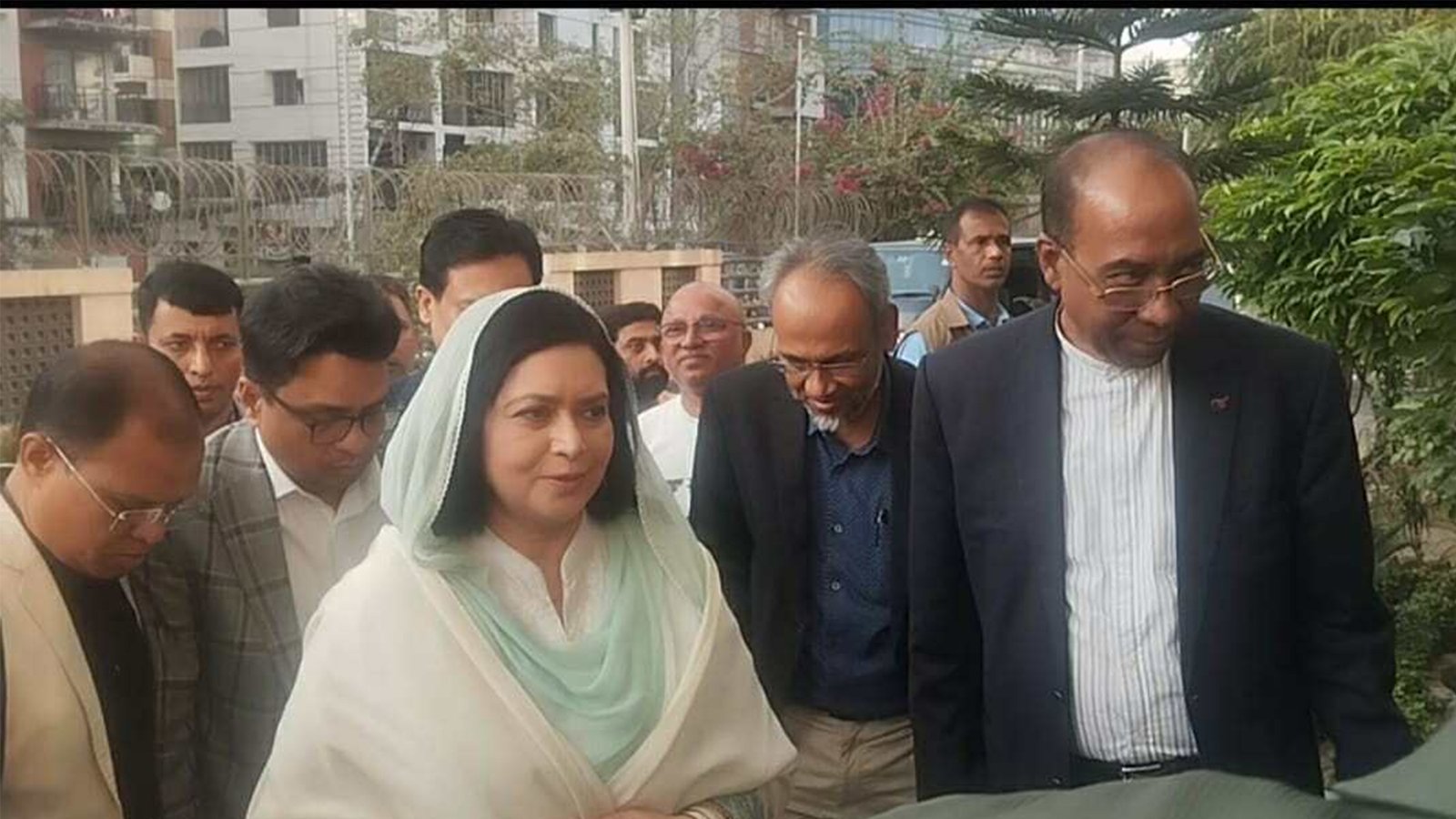 বেগম জিয়াকে দেখতে হাসপাতালে জুবাইদা