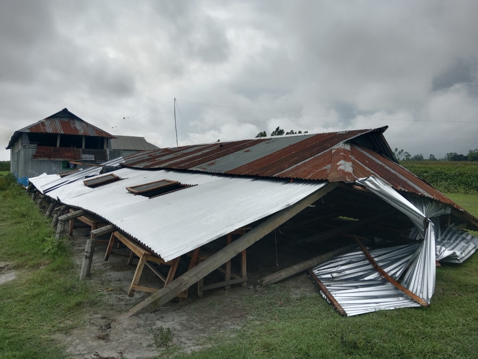 সুন্দরগঞ্জের বেলকায় কালবৈশাখী ঝড়ে মাদ্রাসা মারাত্মক ভাবে ক্ষতিগ্রস্ত