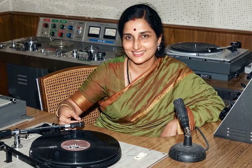 শুভ জন্মদিন কিংবদন্তি সংগীতশিল্পী অনুরাধা পডওয়াল