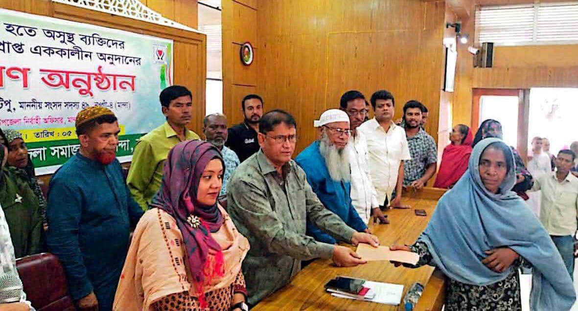 মান্দায় অসুস্থ ৬০ ব্যক্তির মাঝে চিকিৎসা সহায়তার ৬ লাখ টাকার অনুদানের চেক বিতরণ মান্দায় অসুস্থ ৬০ ব্যক্তির মাঝে চিকিৎসা সহায়তার ৬ লাখ টাকার অনুদানের চেক বিতরণ