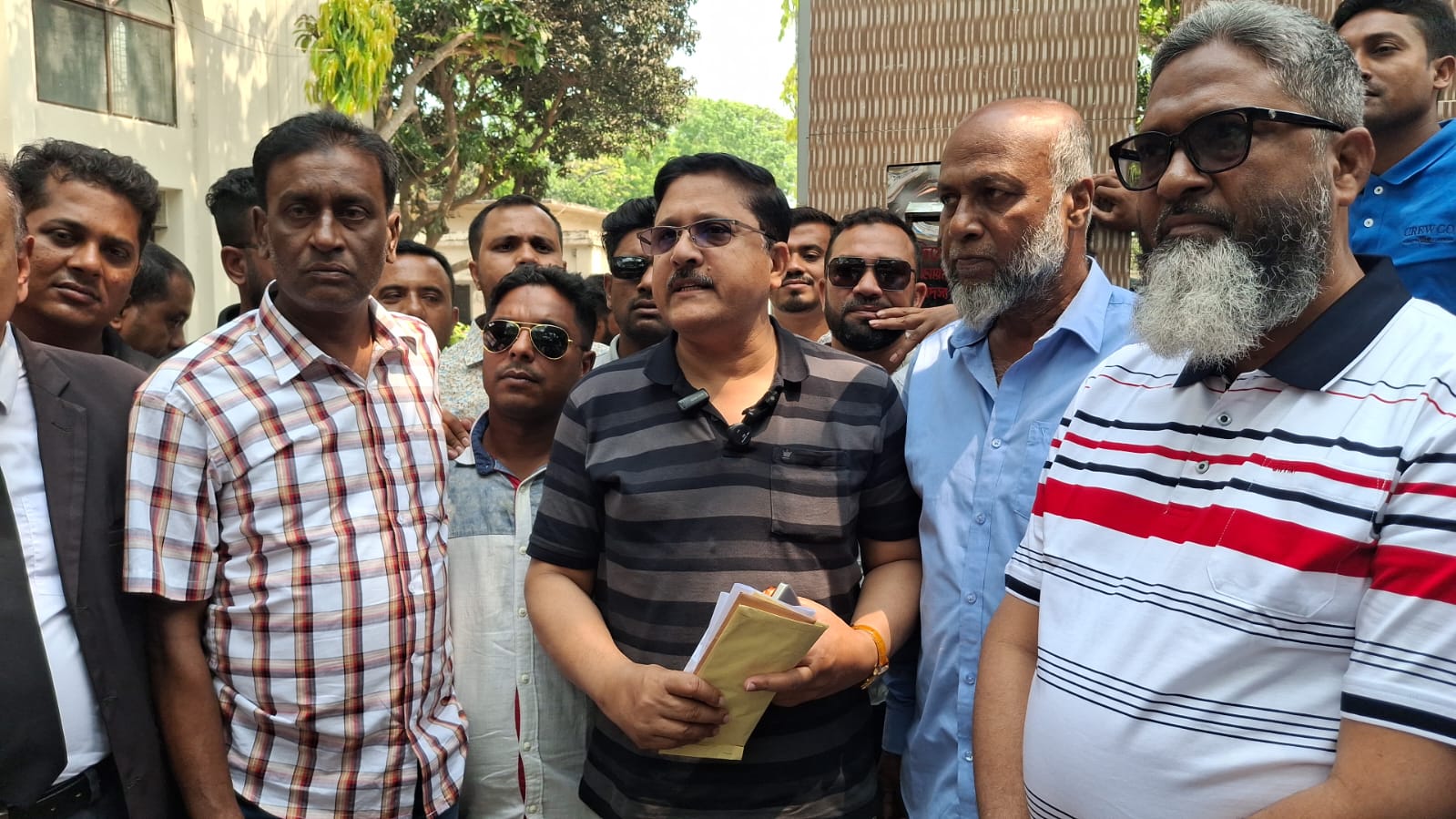 অভিযোগ বক্স খুললেন মাগুরা-১ আসনের সংসদ সদস্য মনোয়ার হোসেন খান