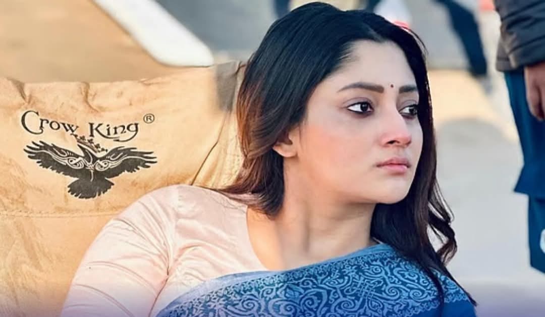 মনে সব সময় যে ঝড় বয়ে যায় তাই নিয়ে দম। মনে সব সময় যে ঝড় বয়ে যায় তাই নিয়ে দম।