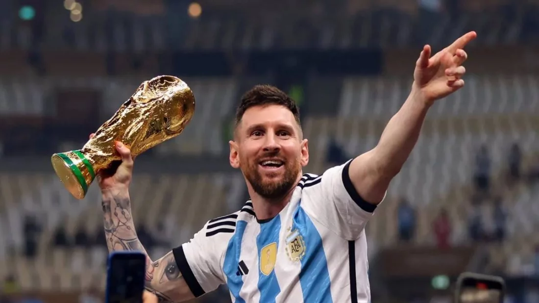 মেসির হাতে বিশ্বকাপ, হবে নাকি আরেকবার