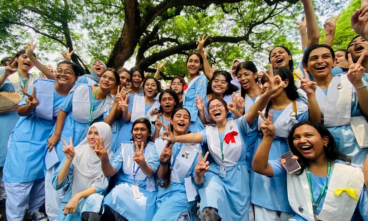 কুষ্টিয়ায় এসএসসি-২০২৬: জিপিএ-৫ প্রাপ্তিতে শীর্ষে সরকারি বালিকা উচ্চ বিদ্যালয় জেলা স্কুল, পুলিশ লাইন্স ও হাসিব ড্রিমেরও চমকপ্রদ সাফল্য; তিন প্রতিষ্ঠানের শতভাগ পাস কুষ্টিয়ায় এসএসসি-২০২৬: জিপিএ-৫ প্রাপ্তিতে শীর্ষে সরকারি বালিকা উচ্চ বিদ্যালয় জেলা স্কুল, পুলিশ লাইন্স ও হাসিব ড্রিমেরও চমকপ্রদ সাফল্য; তিন প্রতিষ্ঠানের শতভাগ পাস