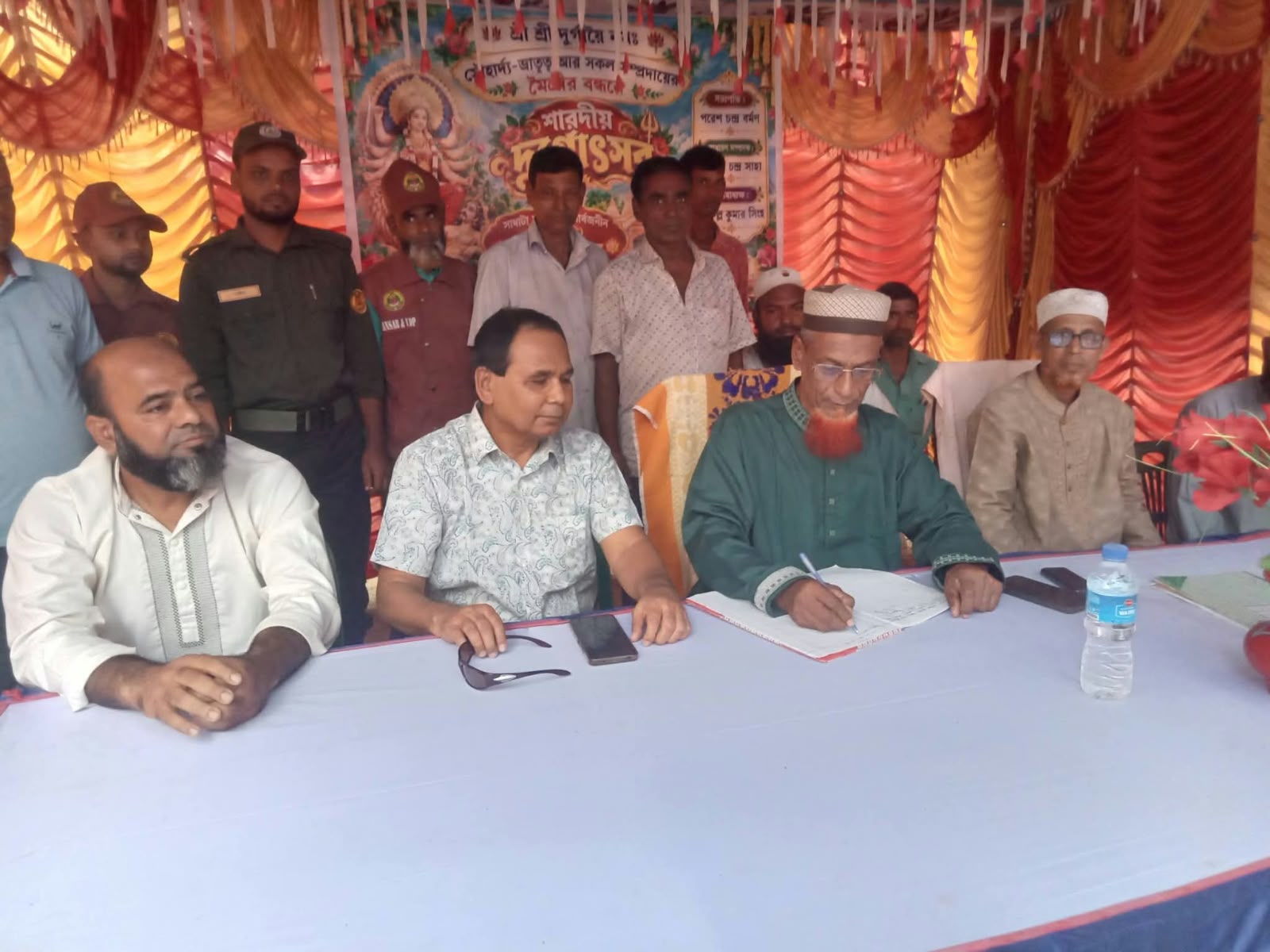 সাঘাটায় দুর্গাপূজার মণ্ডপ পরিদর্শনে এমপি আব্দুল ওয়ারেছ