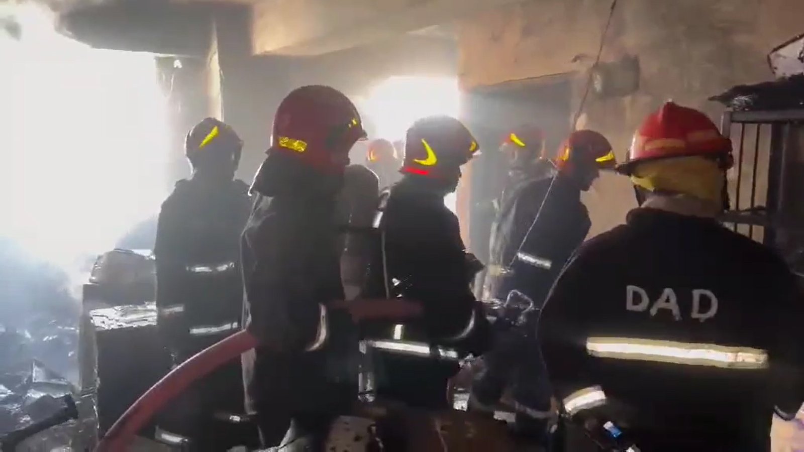 রাজধানীর সেগুনবাগিচায় ১০তলা ভবনে আগুন