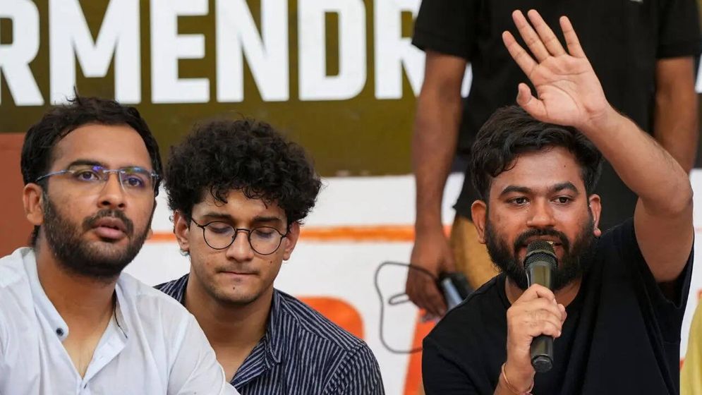 রাজনীতিতে যোগ দেবেন ককরোচ পার্টির নেতারা? রাজনীতিতে যোগ দেবেন ককরোচ পার্টির নেতারা?
