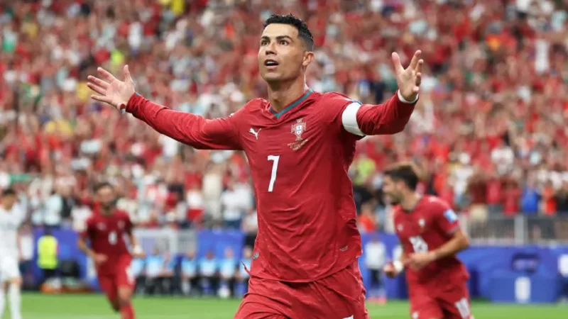 ২ গোল করে রোনালদো গড়লেন ৬ রেকর্ড