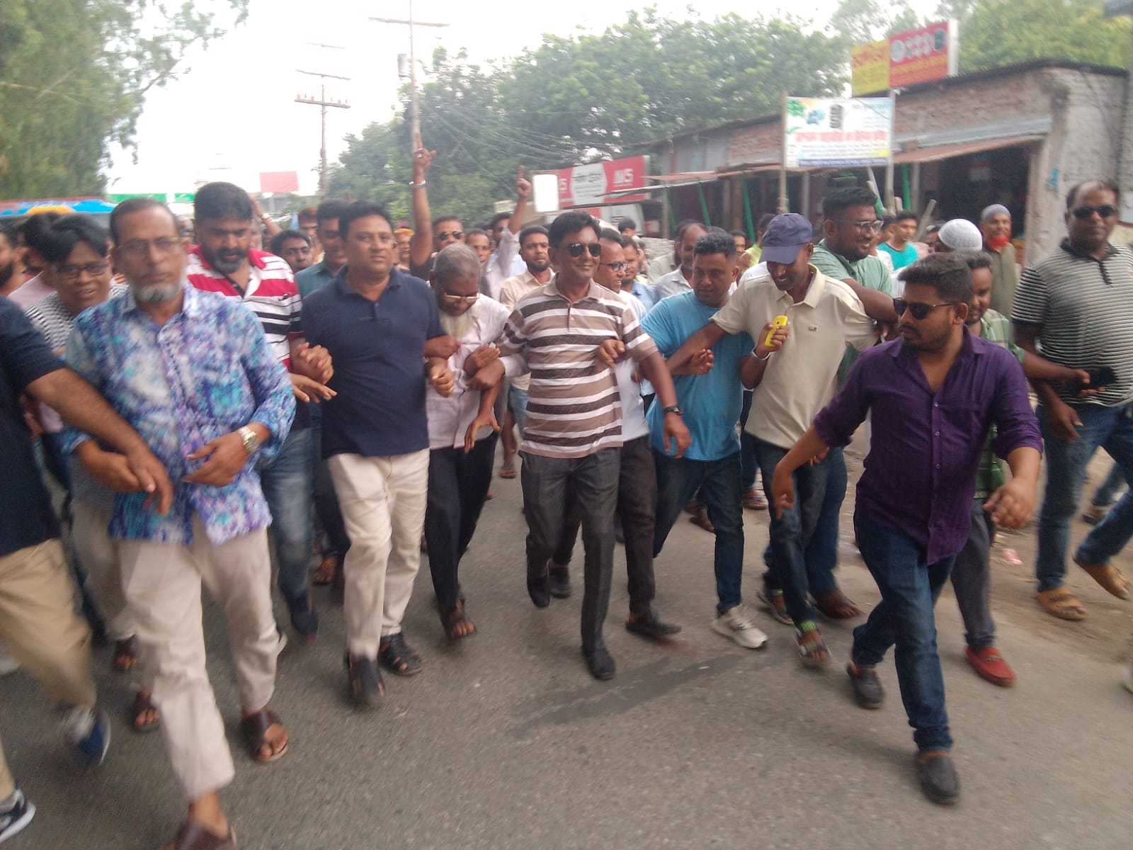 আওয়ামী লীগের প্রতিষ্ঠাবার্ষিকীকে ঘিরে নৈরাজ্য প্রতিরোধে বেলকুচিতে যুবদল ও স্বেচ্ছাসেবক দলের বিক্ষোভ মিছিল