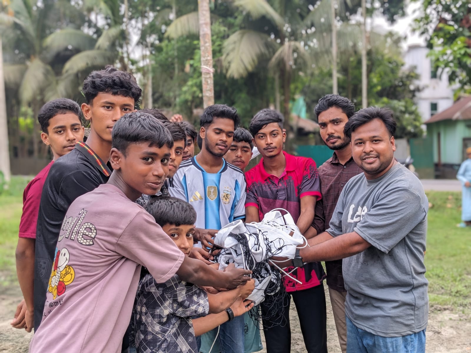 খেলাধুলার উন্নয়নে সৌরভ  ভলিবল ও নেট বিতরণ কর্মসূচি