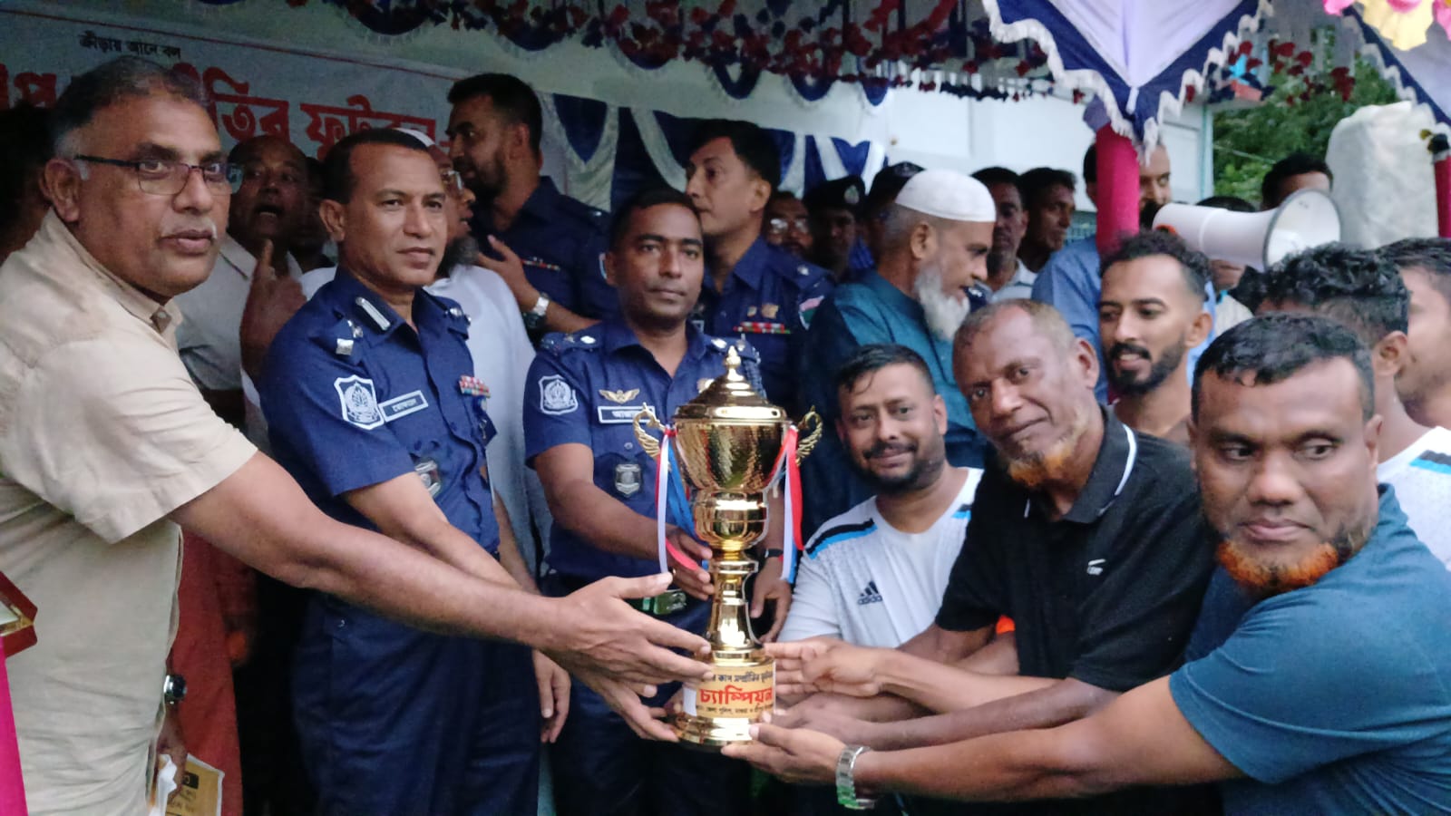 মাগুরা শ্রীপুরে পুলিশ সুপার কাপ সম্প্রীতির ফুটবল ম্যাচ অনুষ্ঠিত