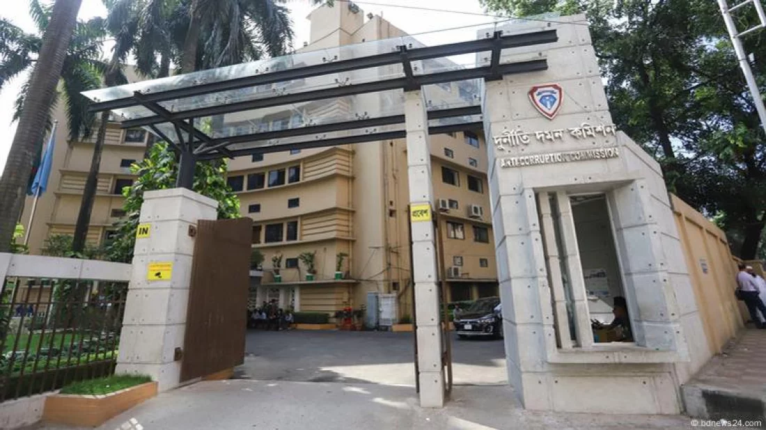দুদকের ৫ কর্মকর্তাকে বদলি