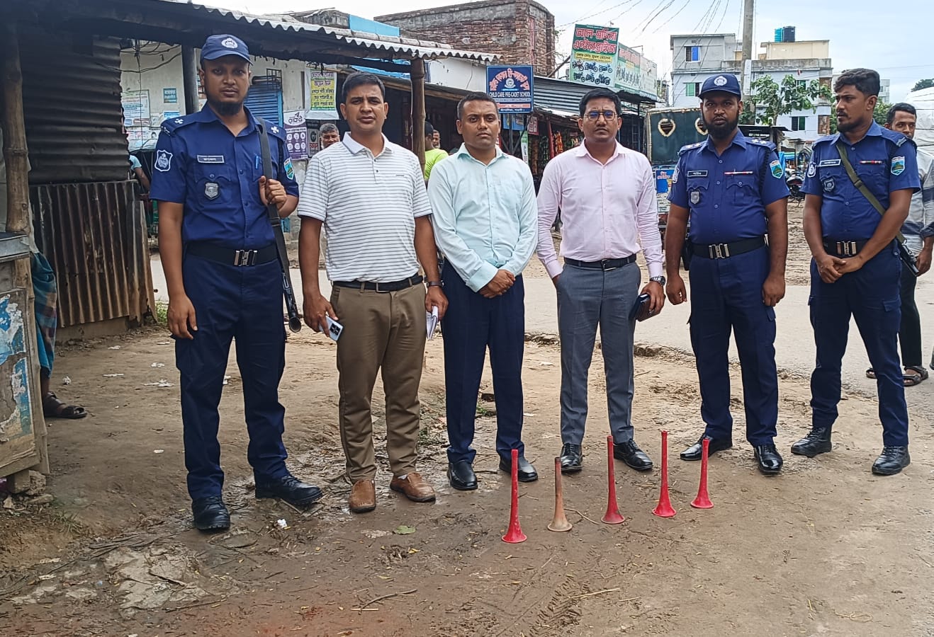 নওগাঁয় শব্দদূষণের বিরুদ্ধে মোবাইল কোর্ট হাইড্রোলিক হর্ন ব্যবহারে ৩ চালককে জরিমানা, হর্ন জব্দ ও ধ্বংস নওগাঁয় শব্দদূষণের বিরুদ্ধে মোবাইল কোর্ট হাইড্রোলিক হর্ন ব্যবহারে ৩ চালককে জরিমানা, হর্ন জব্দ ও ধ্বংস