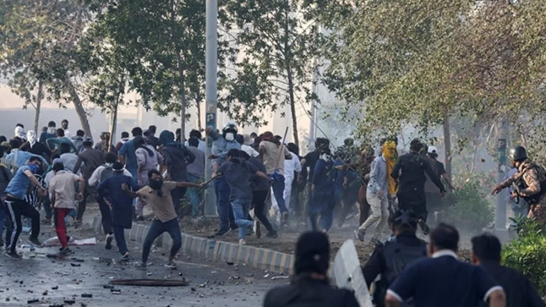 খামেনিকে হত্যার প্রতিবাদে পাকিস্তানজুড়ে বিক্ষোভে নিহত অন্তত ২৩
