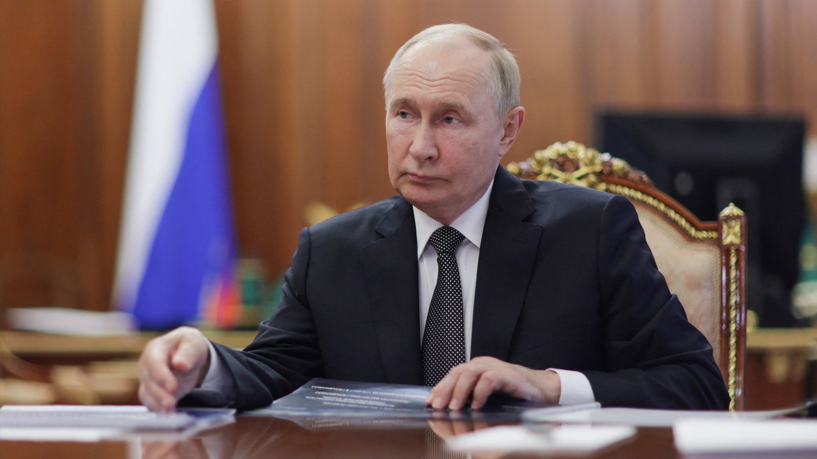 ট্রাম্পের ২৮ দফা পরিকল্পনা ইউক্রেনে শান্তির ভিত্তি হতে পারে পুতিন