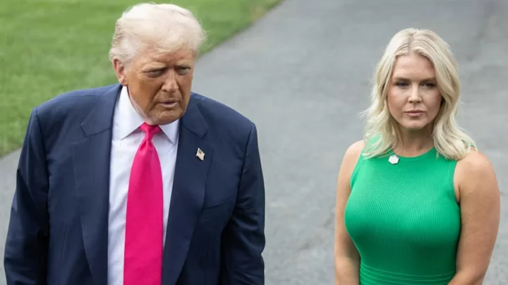 প্রেস সচিবের রূপ নিয়ে ট্রাম্পের বাড়াবাড়ি প্রশংসা, বিতর্ক তুঙ্গে