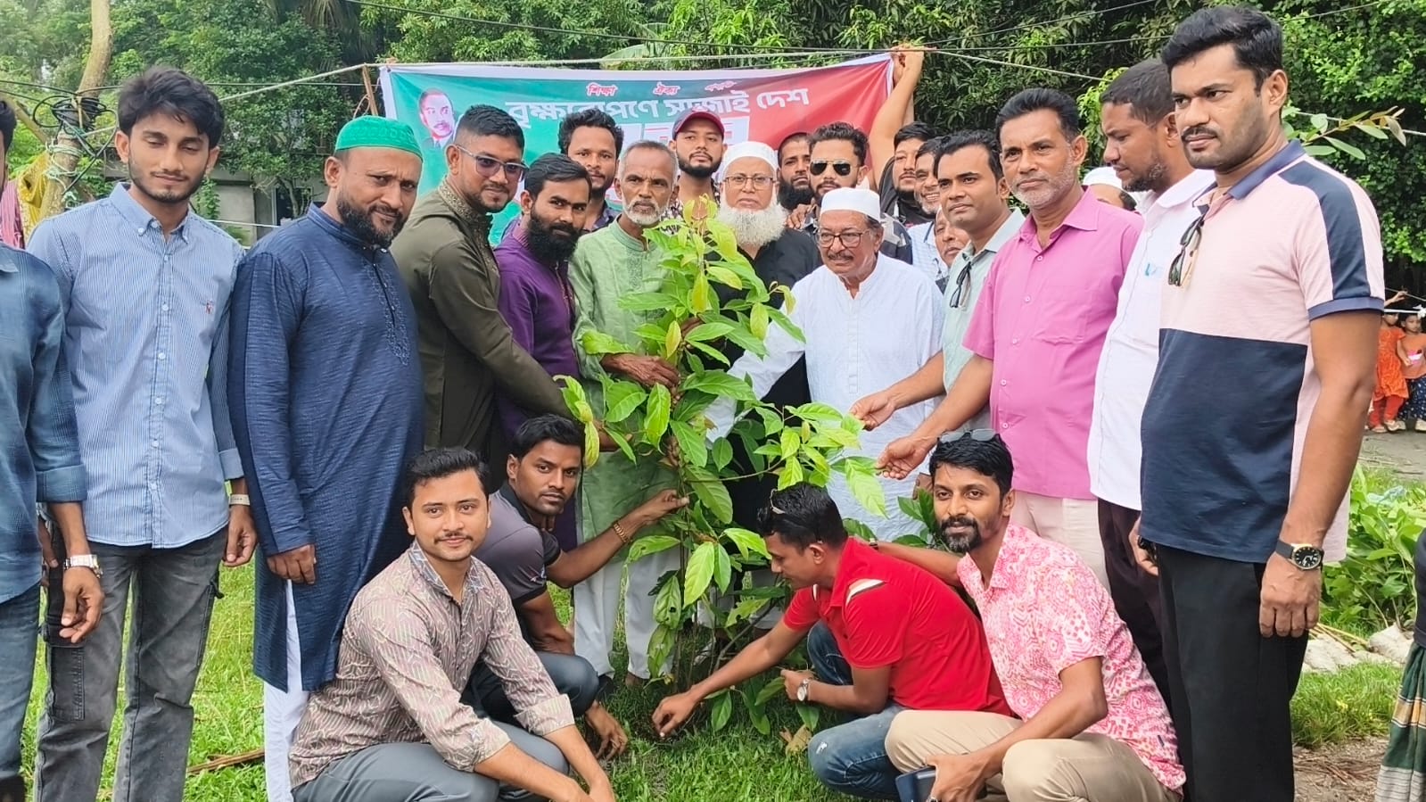 ভোলায় প্রধানমন্ত্রীর বৃক্ষরোপণ কর্মসূচি বাস্তবায়নে ছাত্রদলের ১ হাজার চারা রোপণ ভোলায় প্রধানমন্ত্রীর বৃক্ষরোপণ কর্মসূচি বাস্তবায়নে ছাত্রদলের ১ হাজার চারা রোপণ