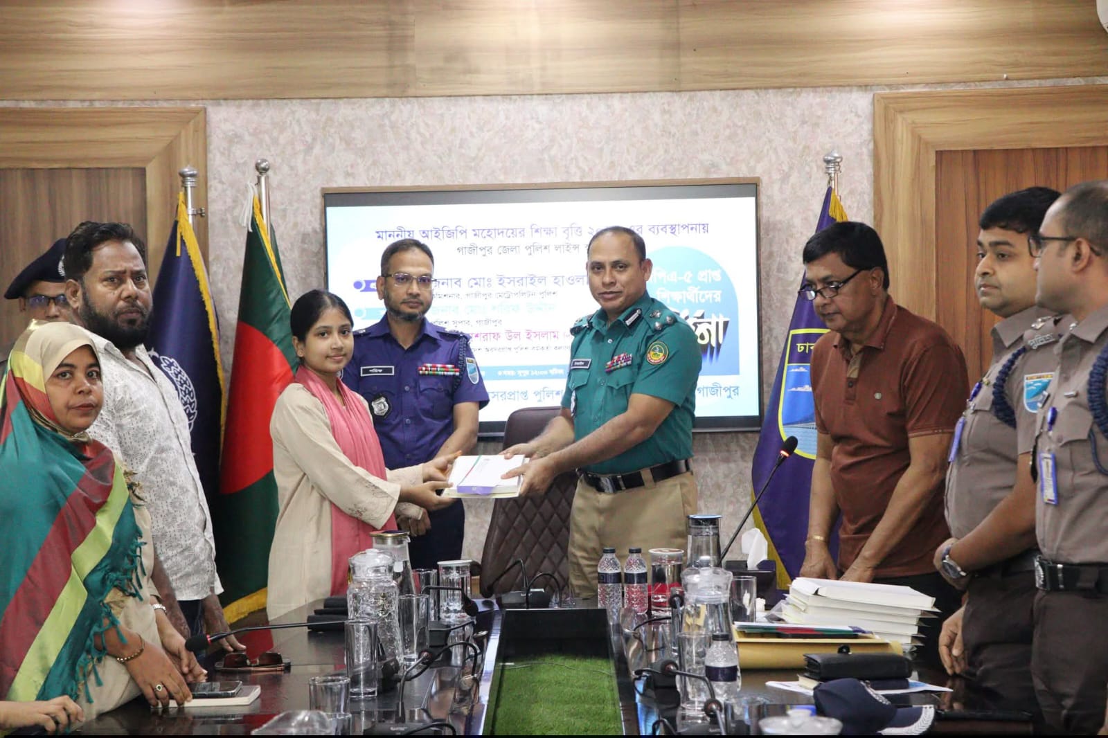 আইজিপি আয়োজনে  শিক্ষাবৃত্তি ২০২৫ ব্যবস্থাপনায় কৃতি শিক্ষার্থীদের সংবর্ধনা অনুষ্ঠিত।