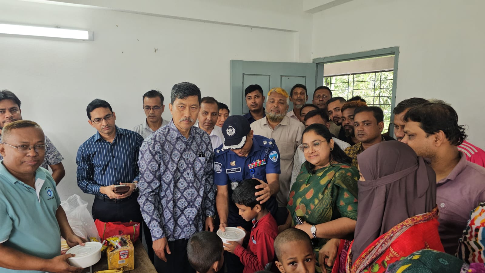 রাঙামাটিতে দুর্যোগকবলিত মানুষের পাশে সাবেক পার্বত্যমন্ত্রী দীপেন দেওয়ান