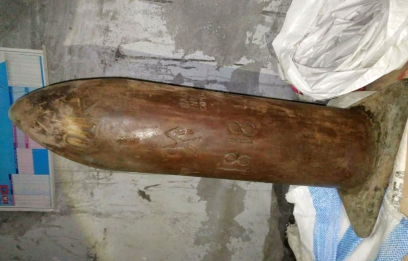 সীমানা পিলারসহ আটক ৪