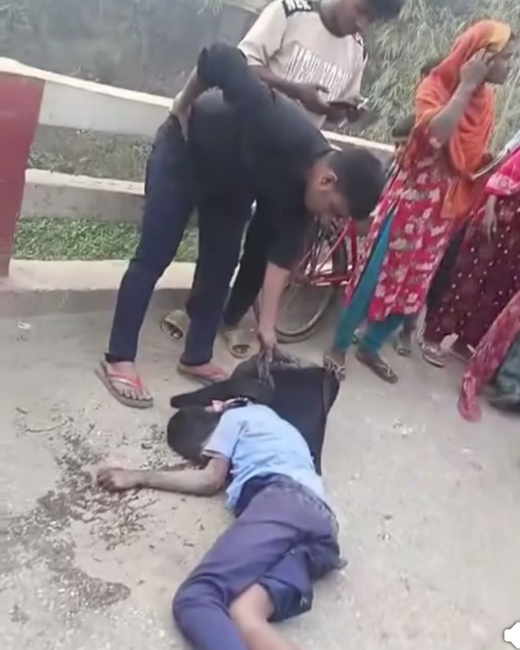 ধামরাই উপজেলা নান্নার ইউনিয়নে ইট বাহী ট্রাক চাপায় ৭ম শ্রেণীর ছাত্র নিহত