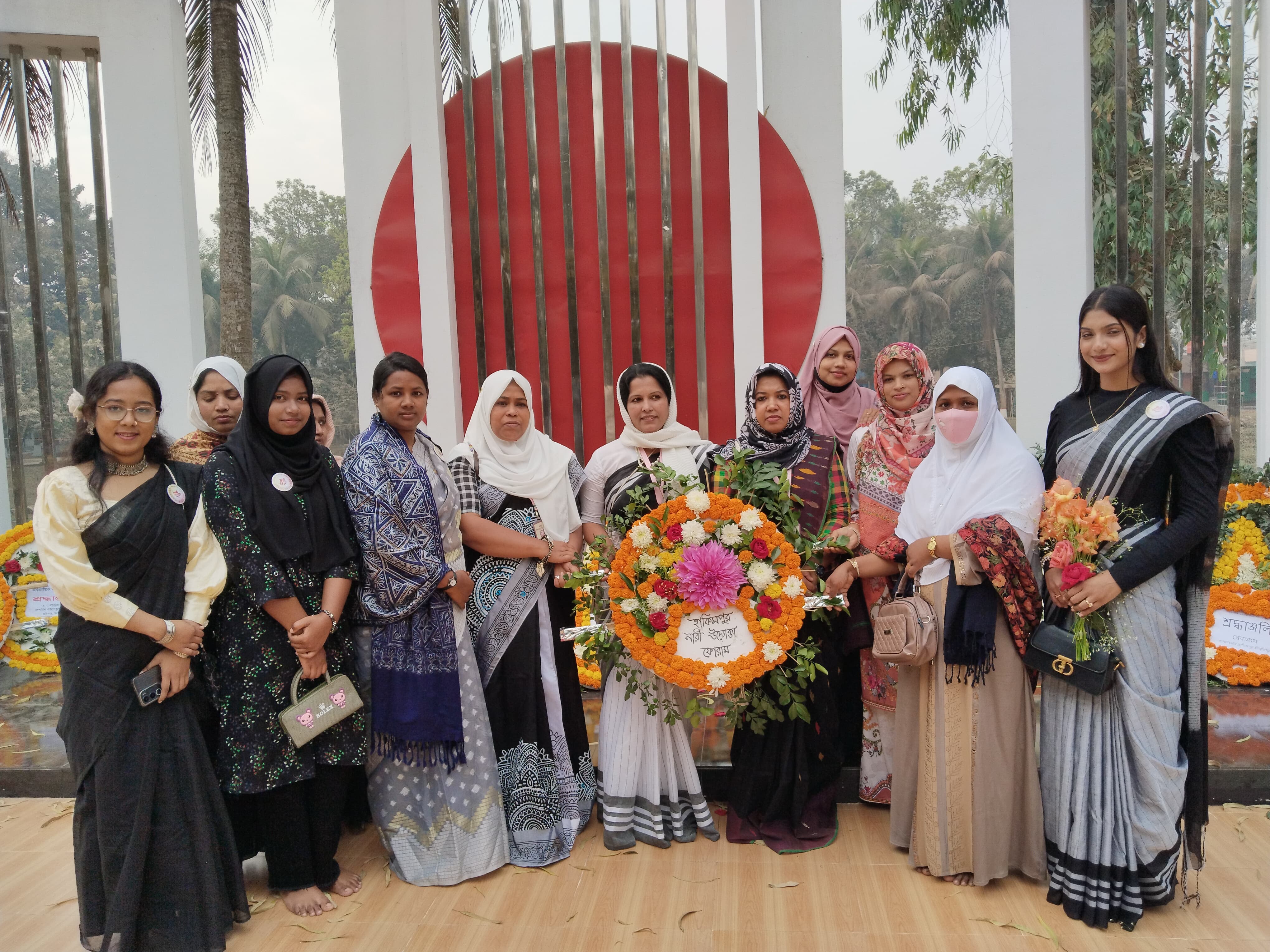 স্মার্ট উদ্যোক্তা ফোরামের শহীদ মিনারে শ্রদ্ধা নিবেদন