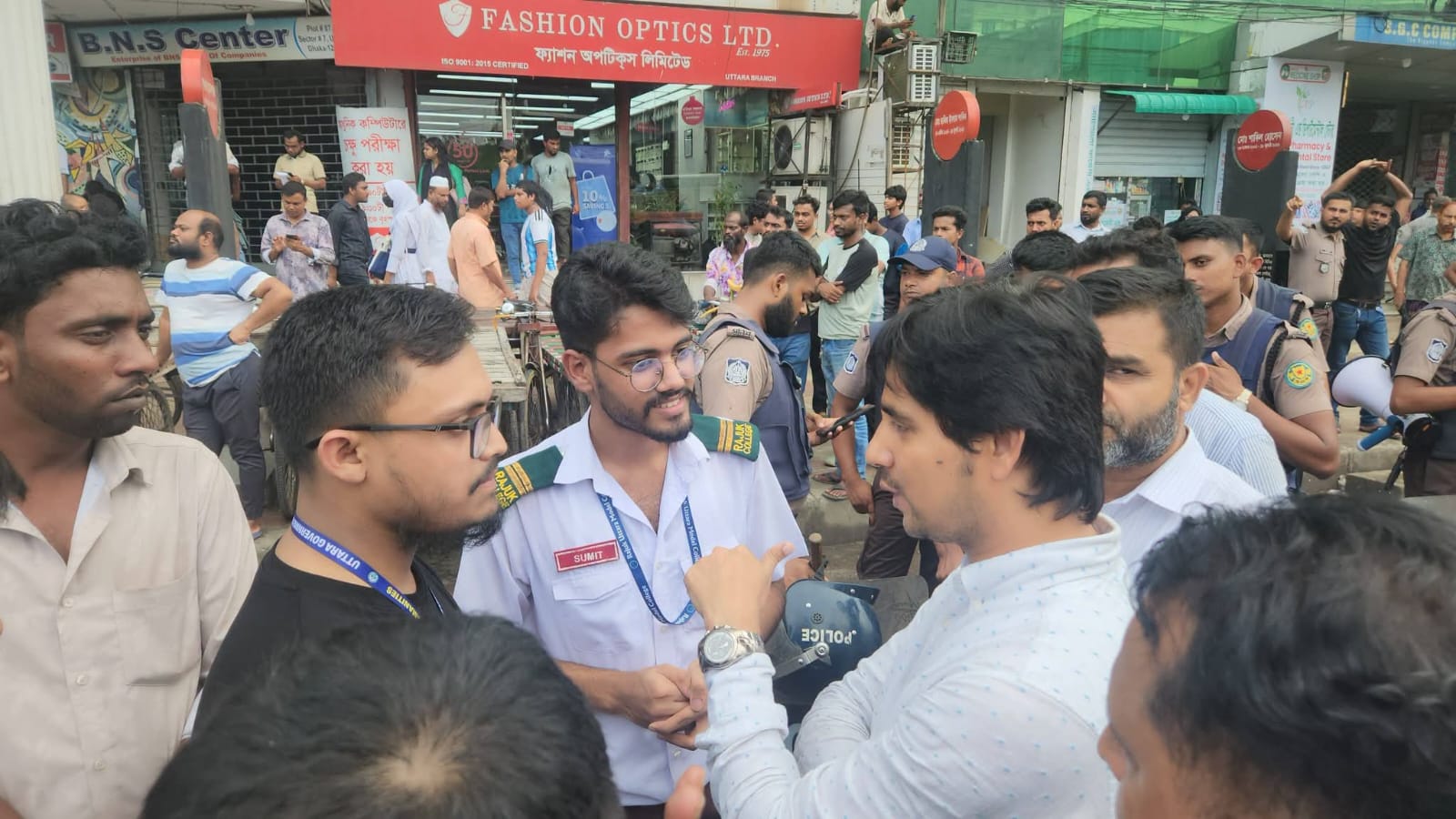 এইচএসসি শিক্ষার্থীদের সঙ্গে ছাত্রদল নেতা নুরুজ্জামান চন্দনের মতবিনিময়, শান্তিপূর্ণ সমাধানের আহ্বান