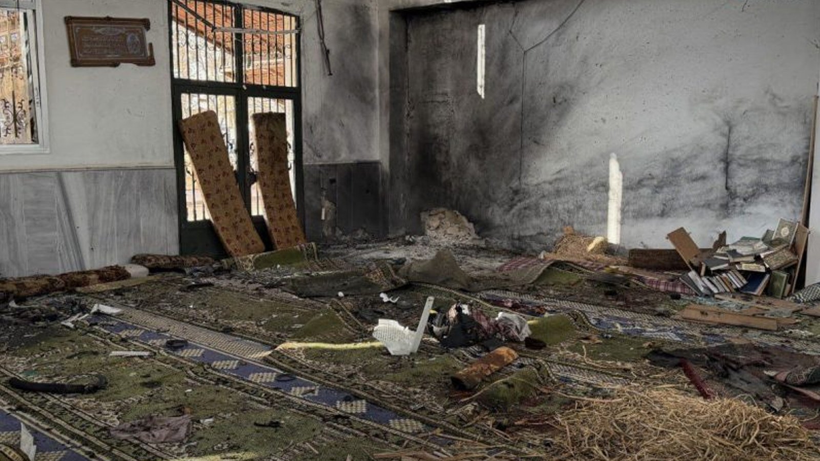 সিরিয়ায় মসজিদে ভয়াবহ হামলা, নিহত ৫