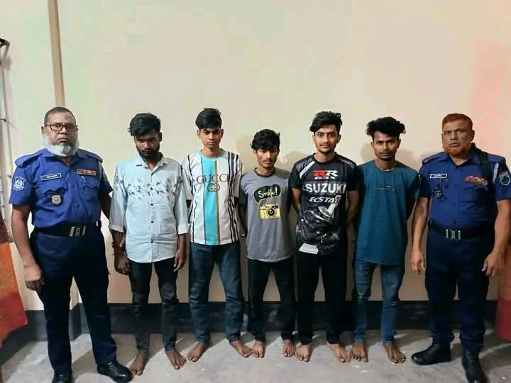 প্রবাসীদের টার্গেট করে প্রতারণা, লালপুরে ‘ইমো হ্যাকার’ চক্রের ৫ সদস্য আটক।