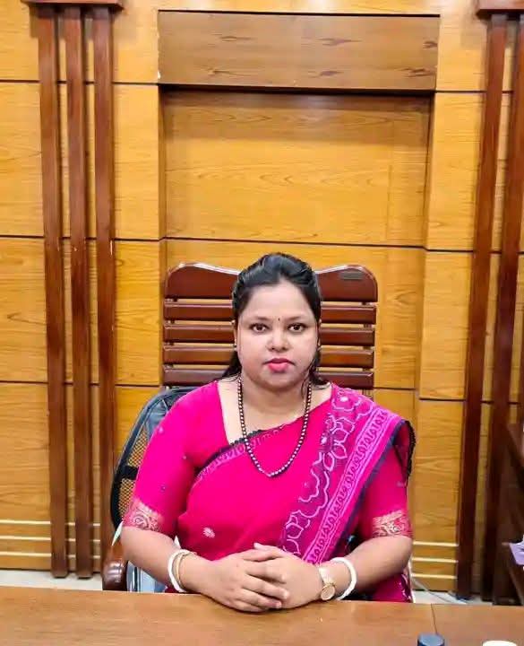 খাল পুনঃখনন শেষে ২ কোটি ২০ লাখ ৩৬ হাজার ৯৪৫ টাকা ফেরত দিলেন মহম্মদপুরের ইউএনও