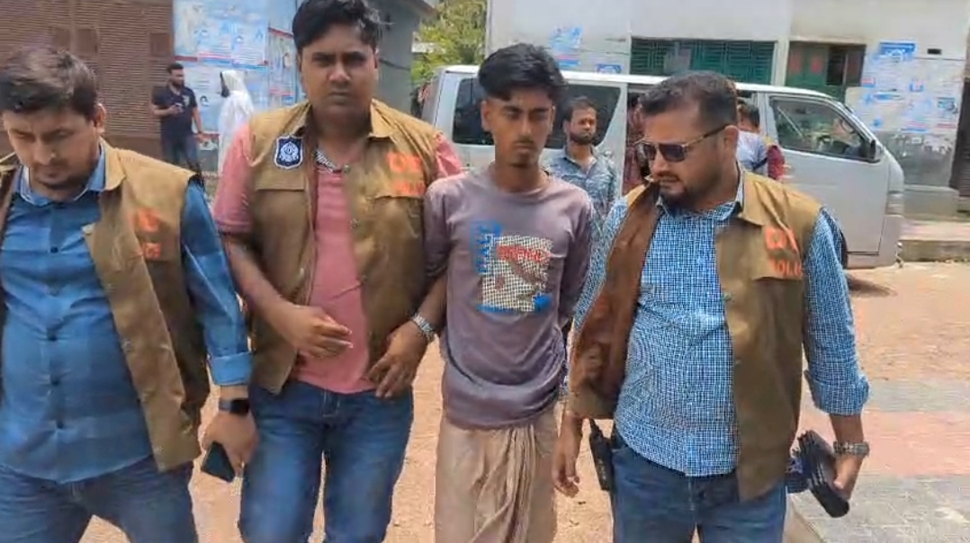 নাটোরে পিতাকে দা দিয়ে কুপিয়ে হত্যা: ছেলে আটক