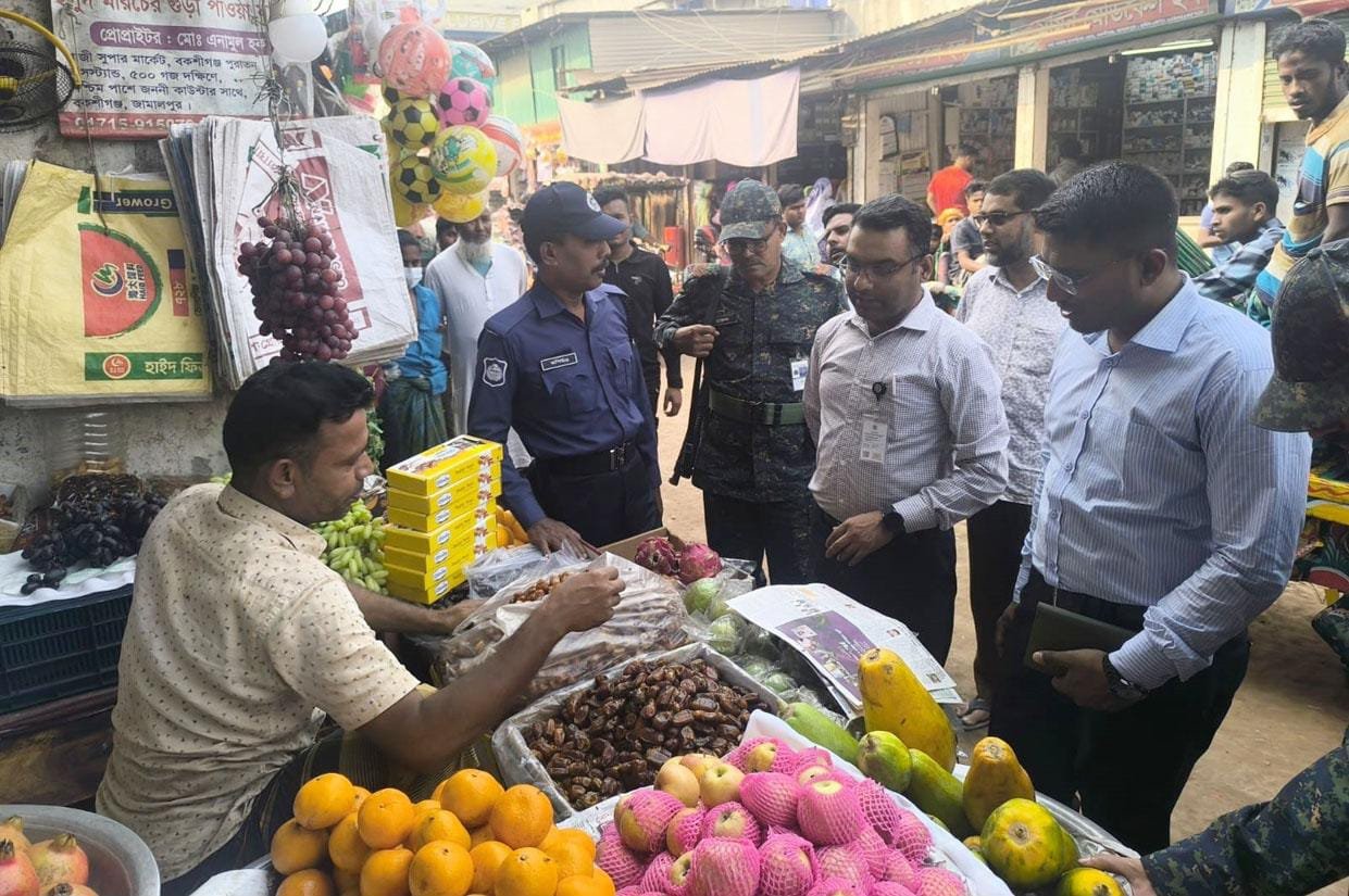 বকশীগঞ্জে মুদি দোকানে ১০ হাজার টাকা জরিমানা