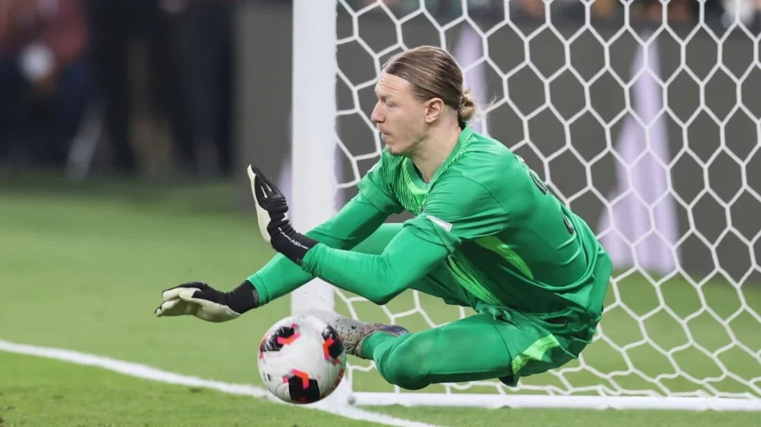 টাইব্রেকারে ৪ গোল ঠেকিয়ে হাত ভাঙল পিএসজি গোলরক্ষকের