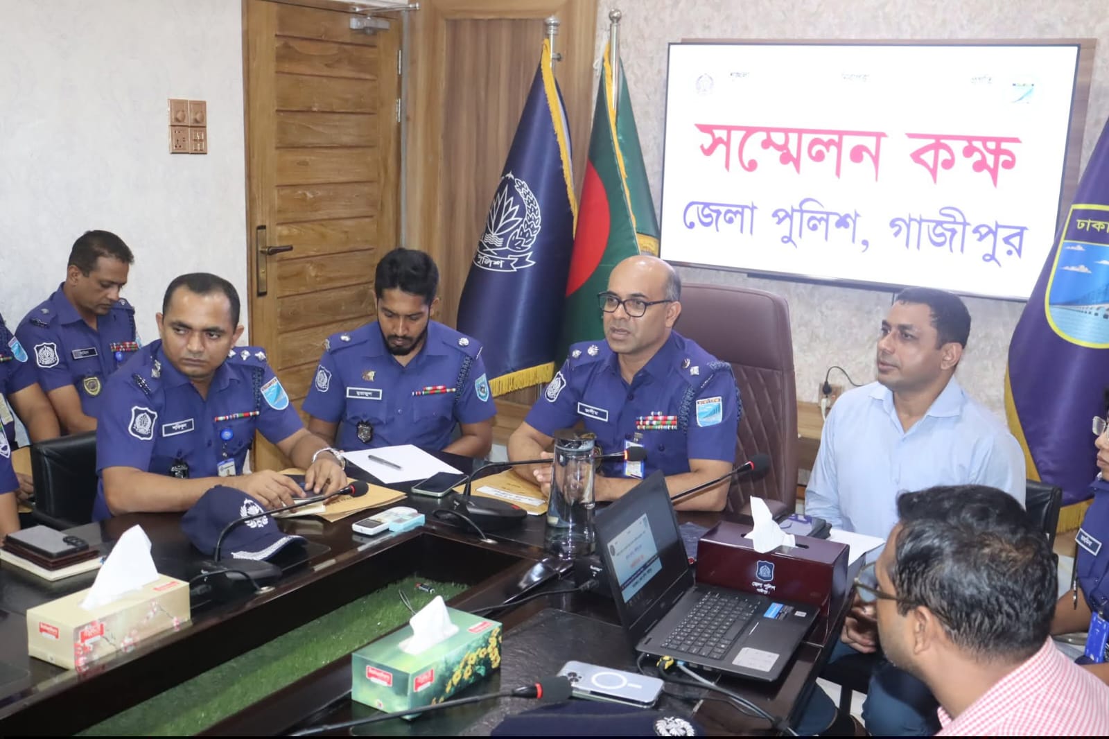 গাজীপুরে পূজা উদযাপন কমিটির সাথে পুলিশ সুপার এর মতবিনিময় গাজীপুরে পূজা উদযাপন কমিটির সাথে পুলিশ সুপার এর মতবিনিময়