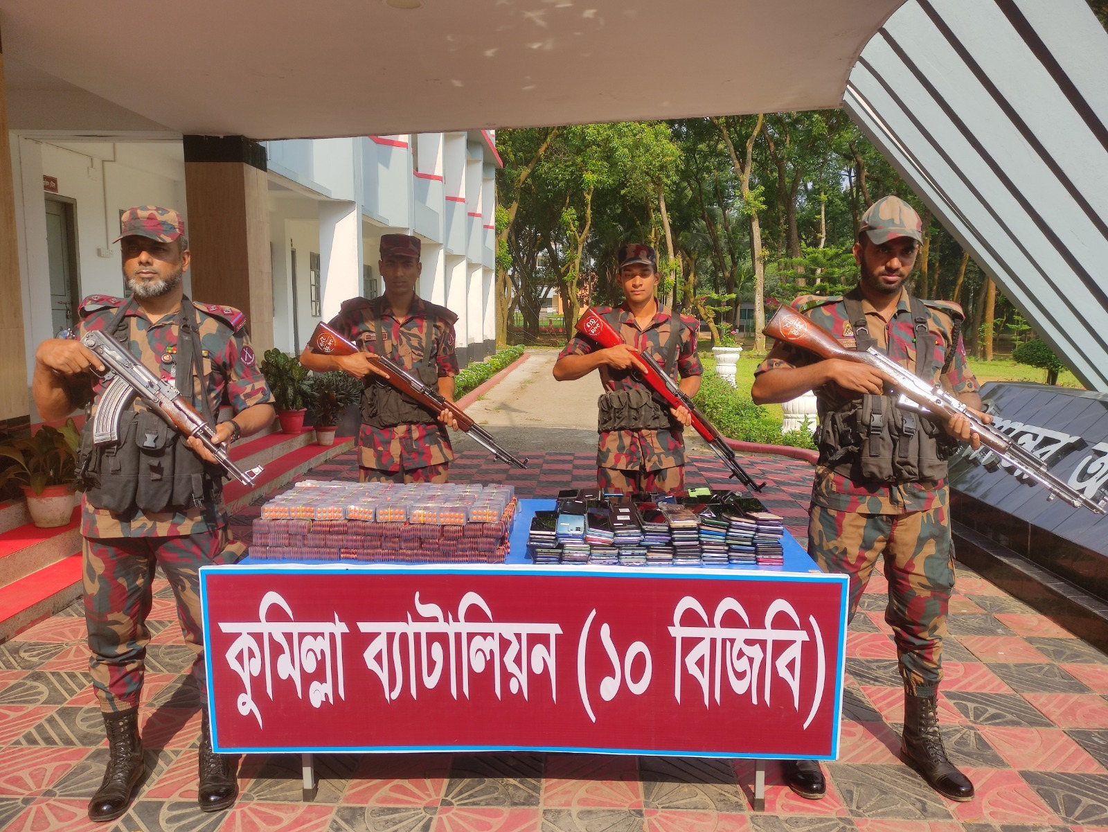 কোটি টাকার মাদক ও  ভারতীয় মোবাইল ফোন জব্দ