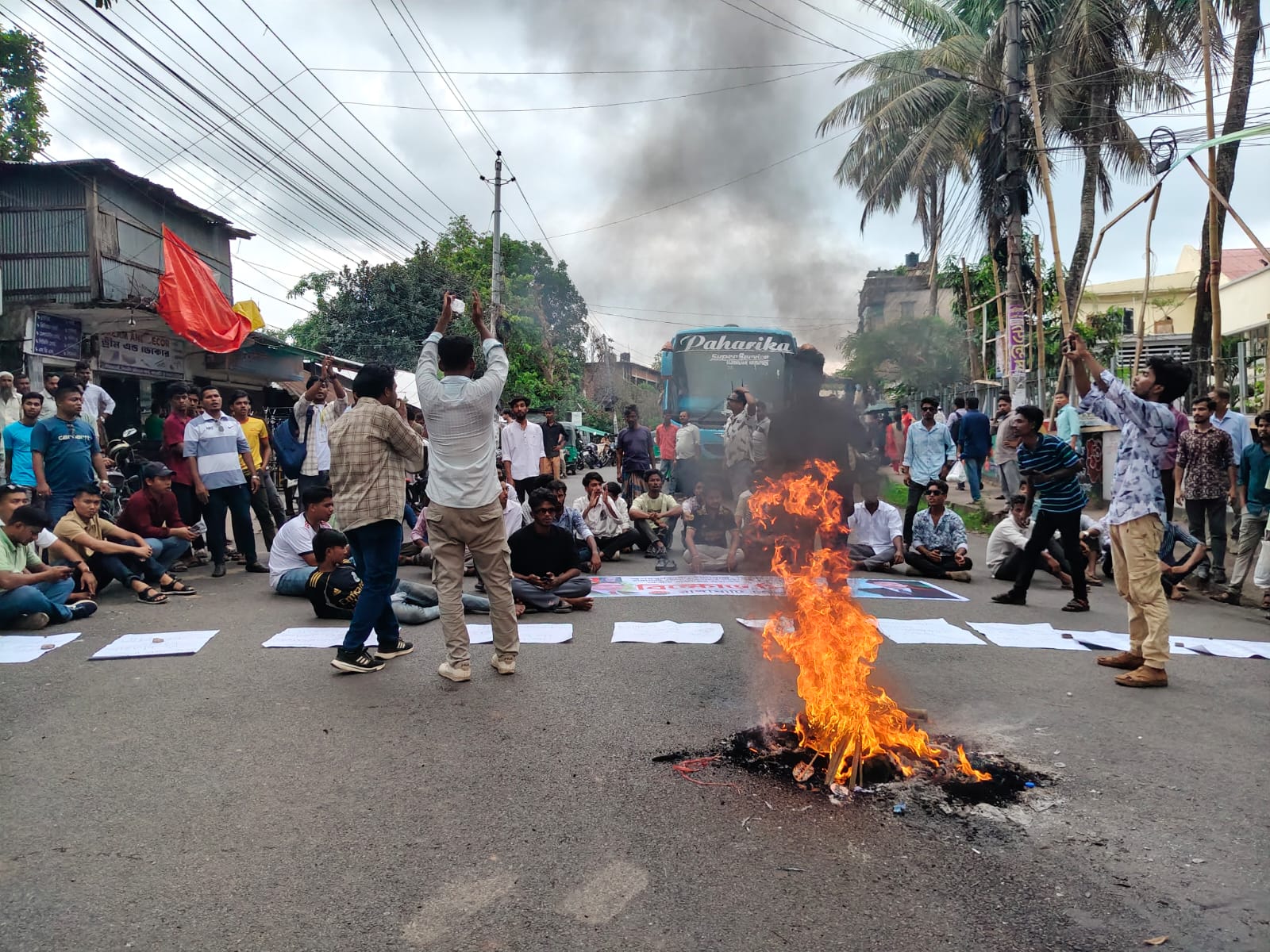রাঙামাটিতে ছাত্রদলের কমিটি নিয়ে তুলকালাম: সড়ক অবরোধ ও অগ্নিসংযোগ