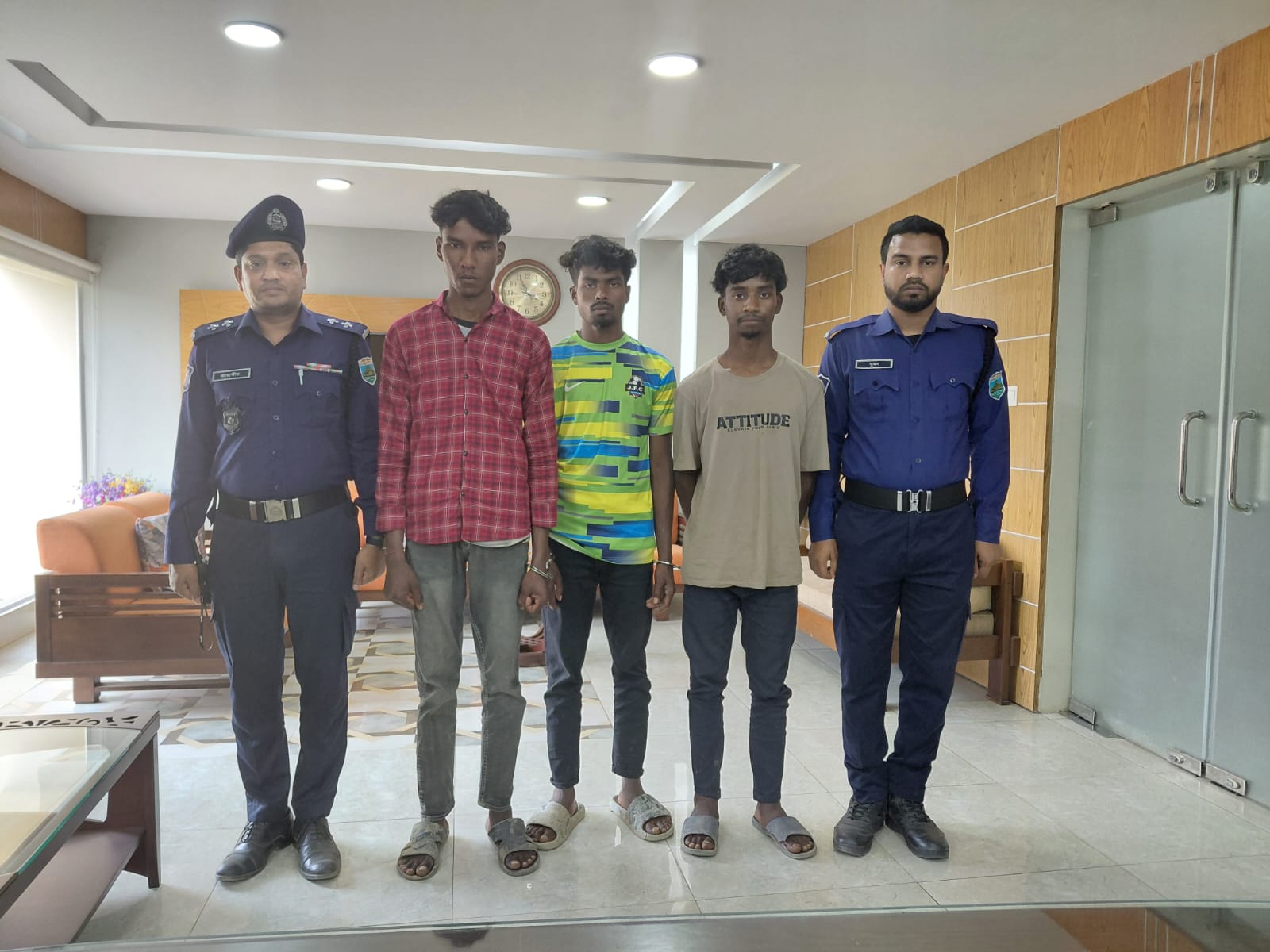 নওগাঁর নিয়ামতপুরে বিয়ের অনুষ্ঠানে আসা তরুণীকে সংঘবদ্ধ ধর্ষণের অভিযোগ, গ্রেপ্তার ৩