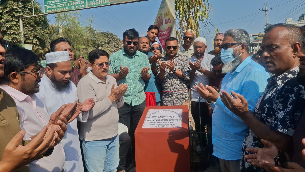 মাগুরায় মহাসড়ক সংস্কার কাজের উদ্বোধন করলেন এমপি মনোয়ার হোসেন খান