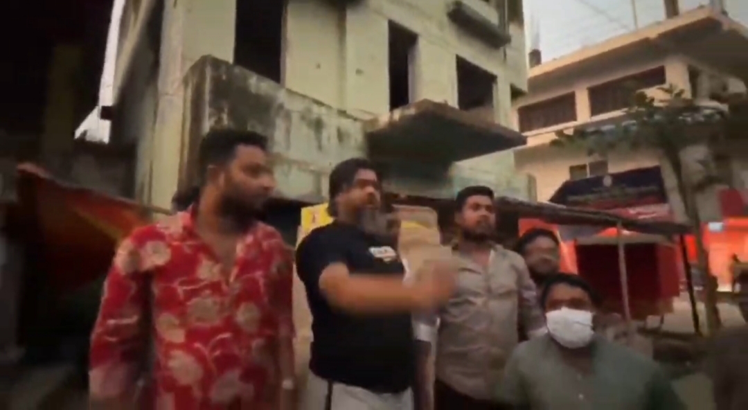 শ্রীপুরে আ.লীগ কার্যালয়ের সামনে যুবলীগের ঝটিকা মিছিল, শনাক্তে মাঠে পুলিশ