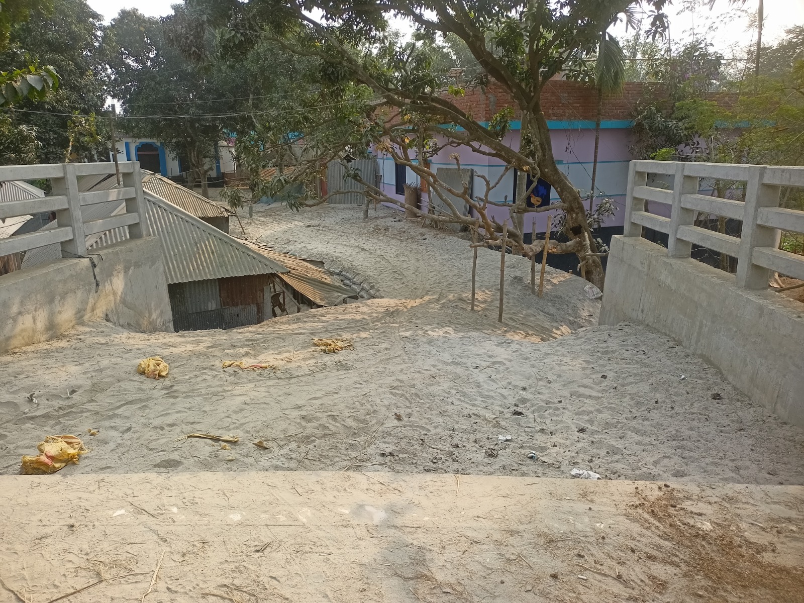 সংযোগ সড়কের অভাবে অকার্যকর ৬ কোটি ৬৭ লক্ষ টাকার সেতু সংযোগ সড়কের অভাবে অকার্যকর ৬ কোটি ৬৭ লক্ষ টাকার সেতু
