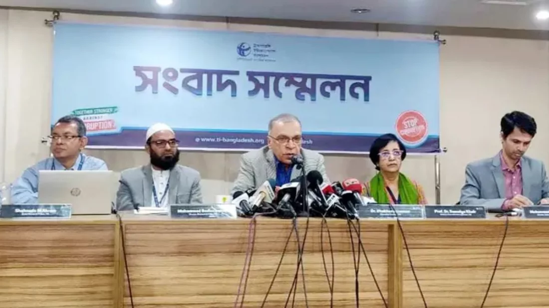 রাজনৈতিক চাপের কারণে কমিশন শক্ত অবস্থান নিতে পারছে না