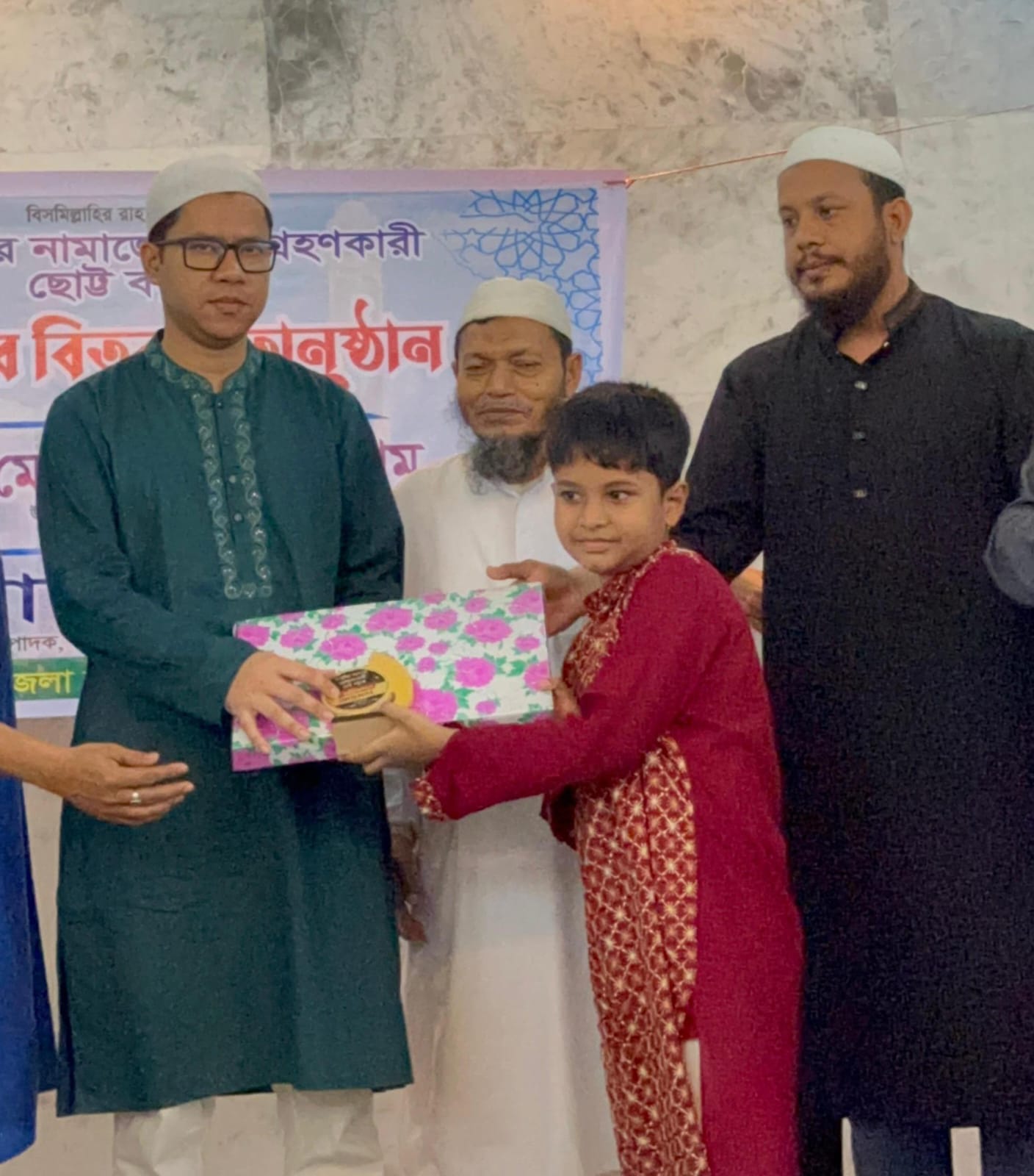 কসবায় তারাবিতে অংশগ্রহণকারী শিশুদের মাঝে পুরস্কার বিতরণ