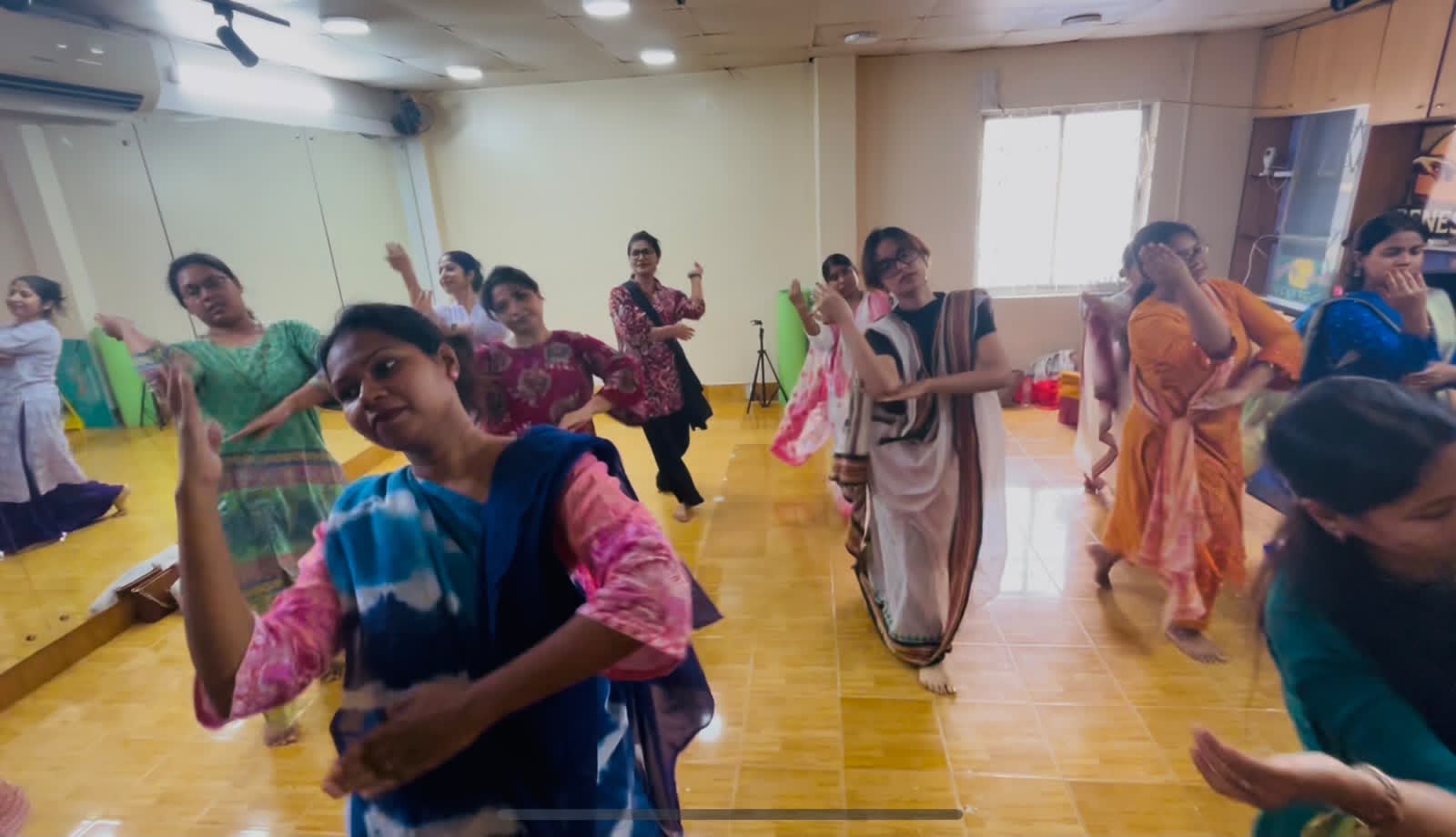 মানুষের অন্তহীন খোঁজার গল্প নিয়ে মঞ্চে ‘অন্বেষণ’