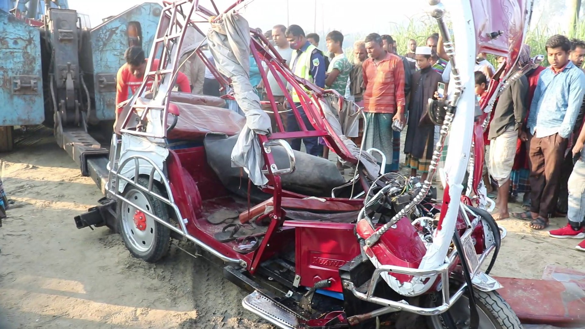 করিমগঞ্জে সড়ক দুর্ঘটনায় ব্যবসায়ীর পা চূর্ণ, আহত ৬ উন্নত চিকিৎসার জন্য ঢাকায় প্রেরণ