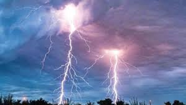 সাতক্ষীরায় একদিনে চারটি প্রাণহানি: বিদ্যুৎস্পৃষ্ট, পানিতে ডুবে ও বজ্রপাতে শোকের ছায়া এলাকায়