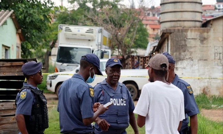 দ. আফ্রিকায় ব্যাপক গুলিবর্ষণের ঘটনায় আটক ১১