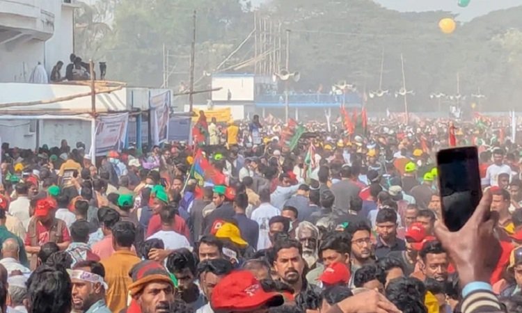 কানায় কানায় পূর্ণ চট্টগ্রামের পলোগ্রাউন্ড, অপেক্ষা তারেক রহমানের