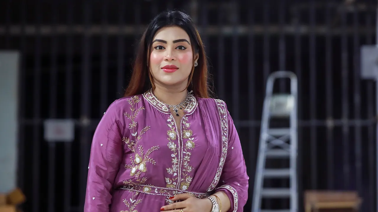 বলিউড সিনেমায় আলোচিত অভিনেত্রী মিষ্টি জান্নাত